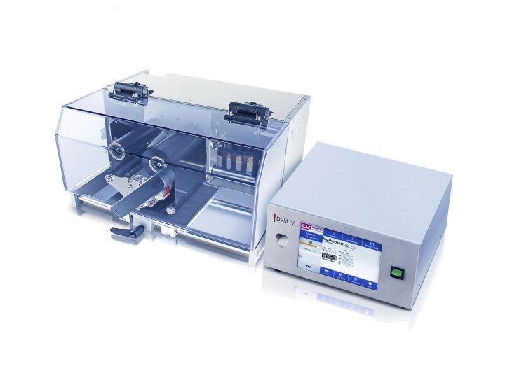 DPM_IV_-_Mechanik_geschlossen_mit_Tischgehaeuse_-_img_0914_img_2598_-_2020-03_-_Layout_001